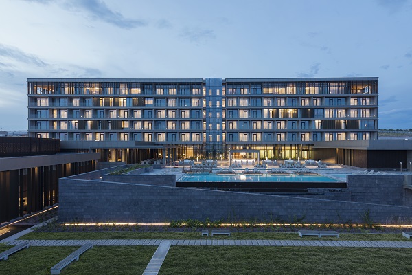 16 Avci Architects_Kintele_Hotel-Courtyard.jpg
